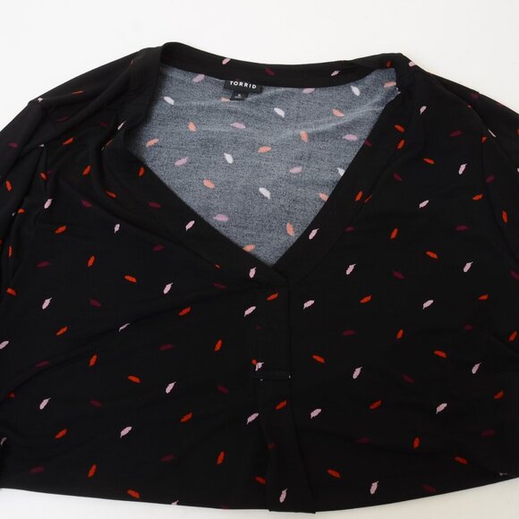 Torrid Plus Size 5X Feathers Studio Knit V-Neck Short Sleeve Top - Picture 10 of 14